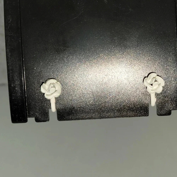 Vintage White Rose Clip On  Earrings - Picture 6 of 8